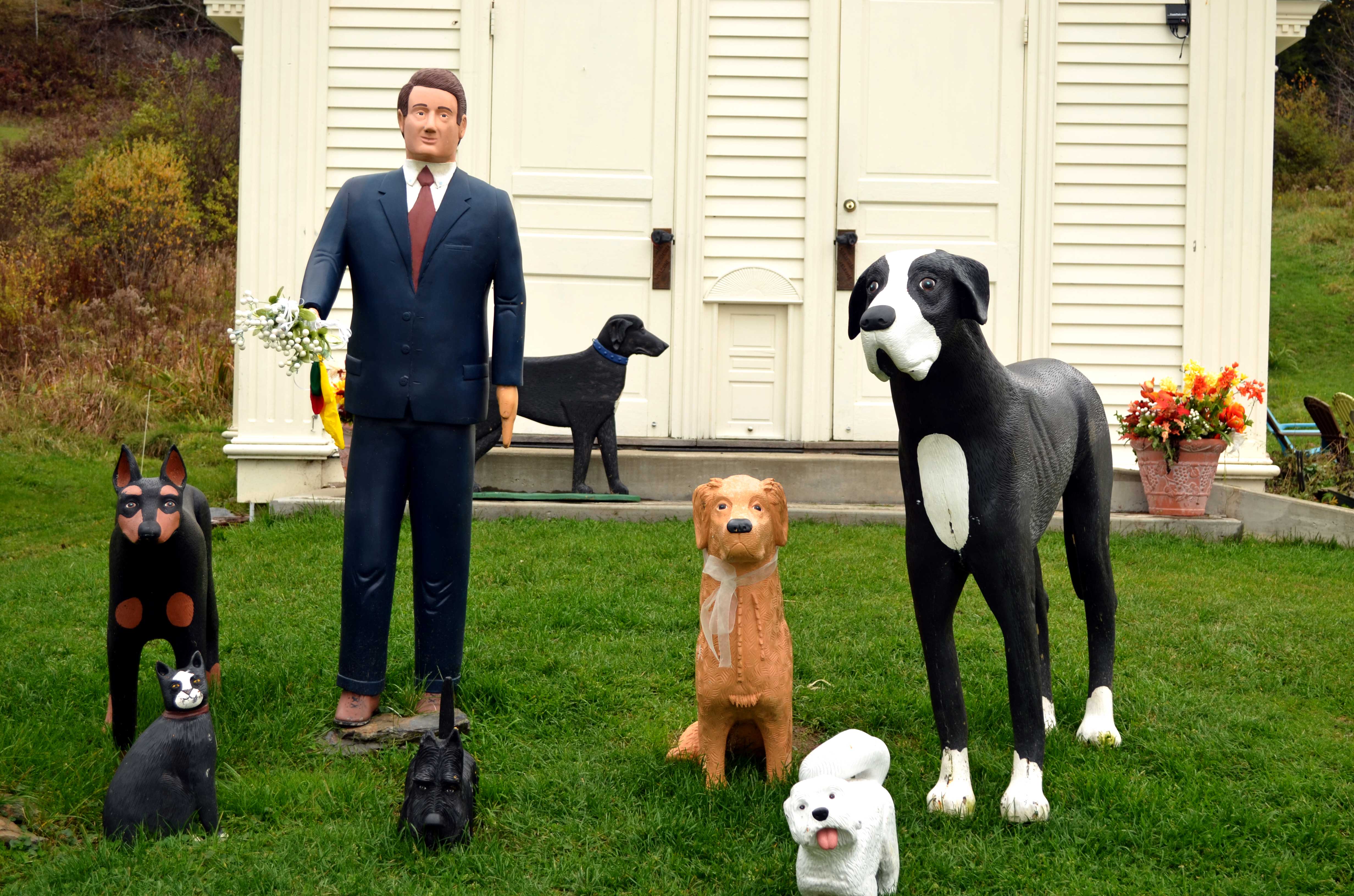 ChapelFiguresGreeting